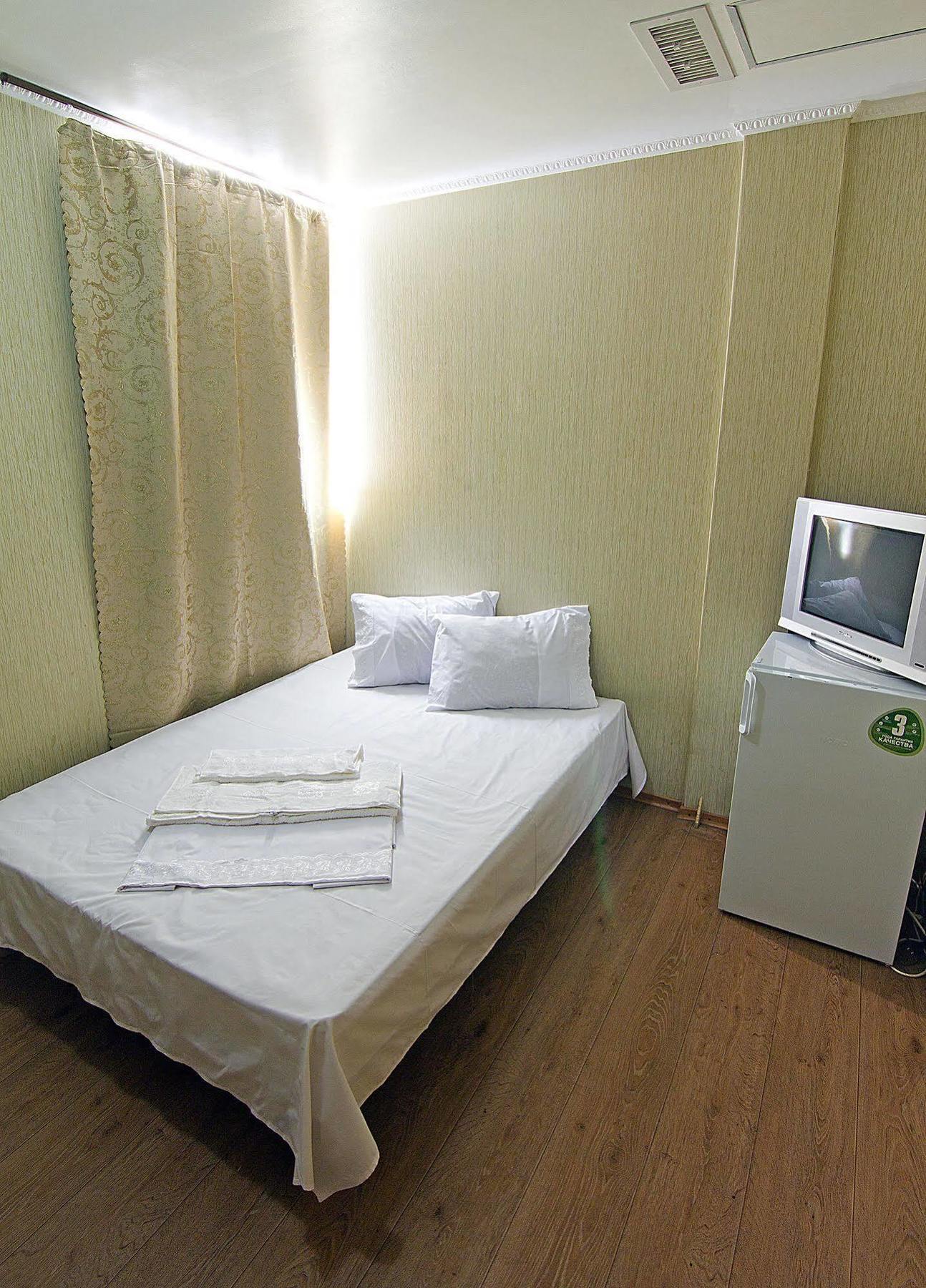 Tokyo Star Economy Hotel Odesa Exterior foto